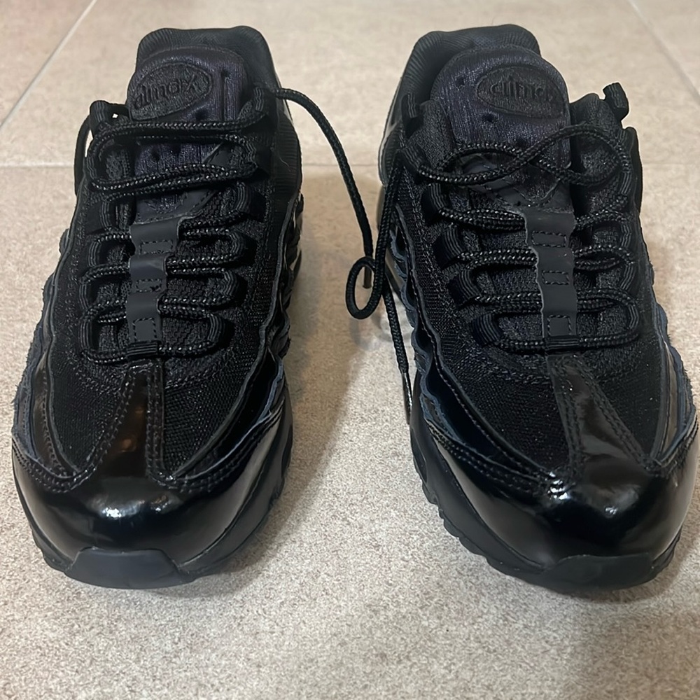 NIKE AIR MAX SIZE 6
